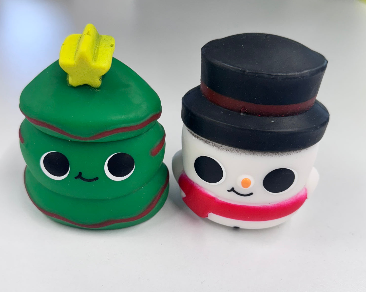 CHRISTMAS SQUISH BALL