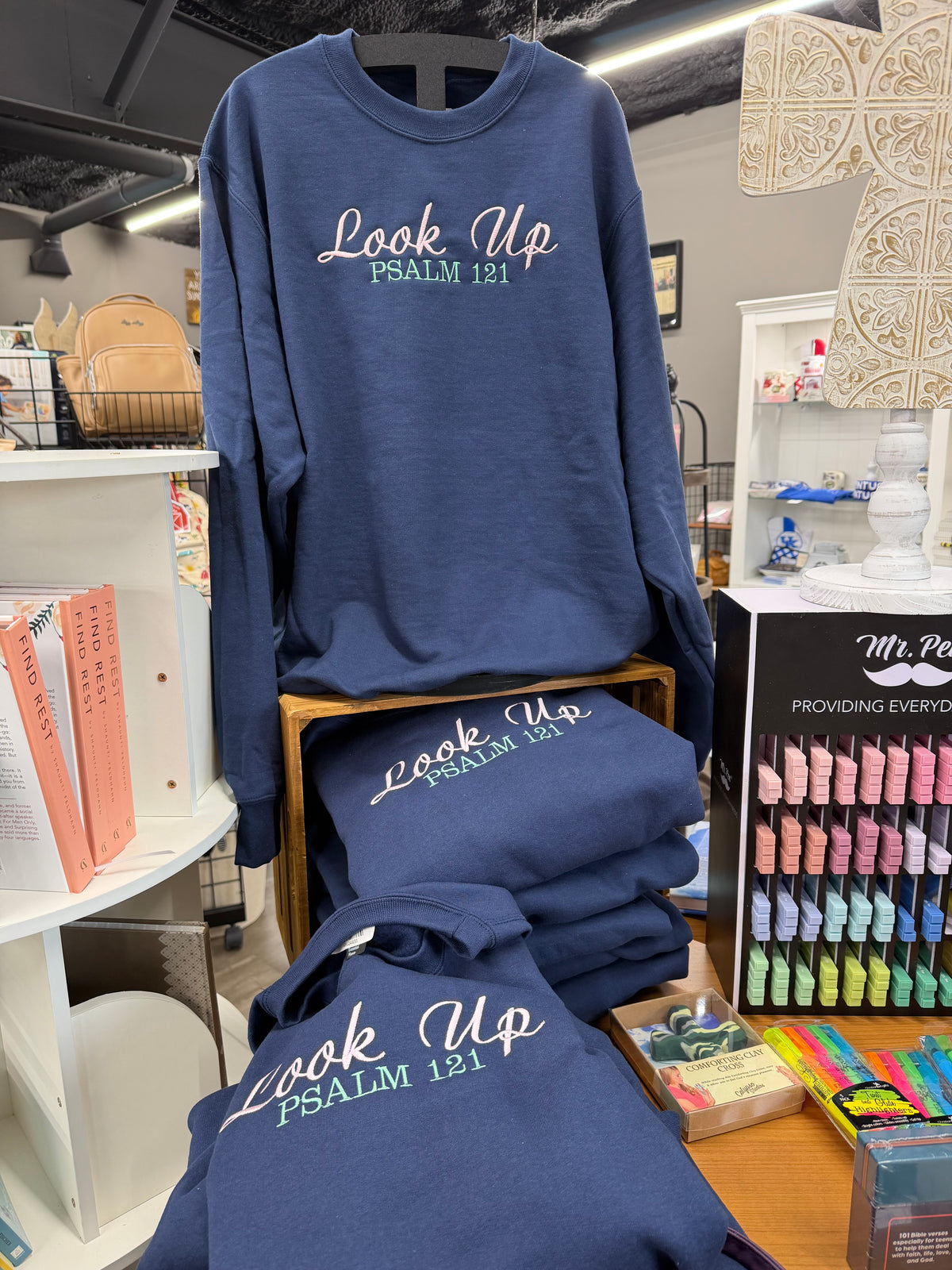LOOK UP SWEATSHIRT