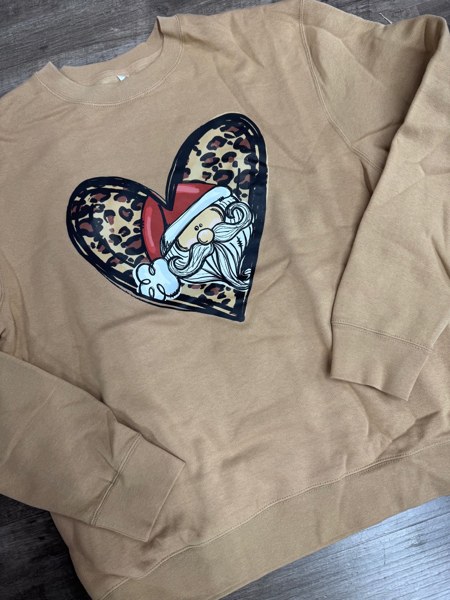 SANTA HEART CREWNECK