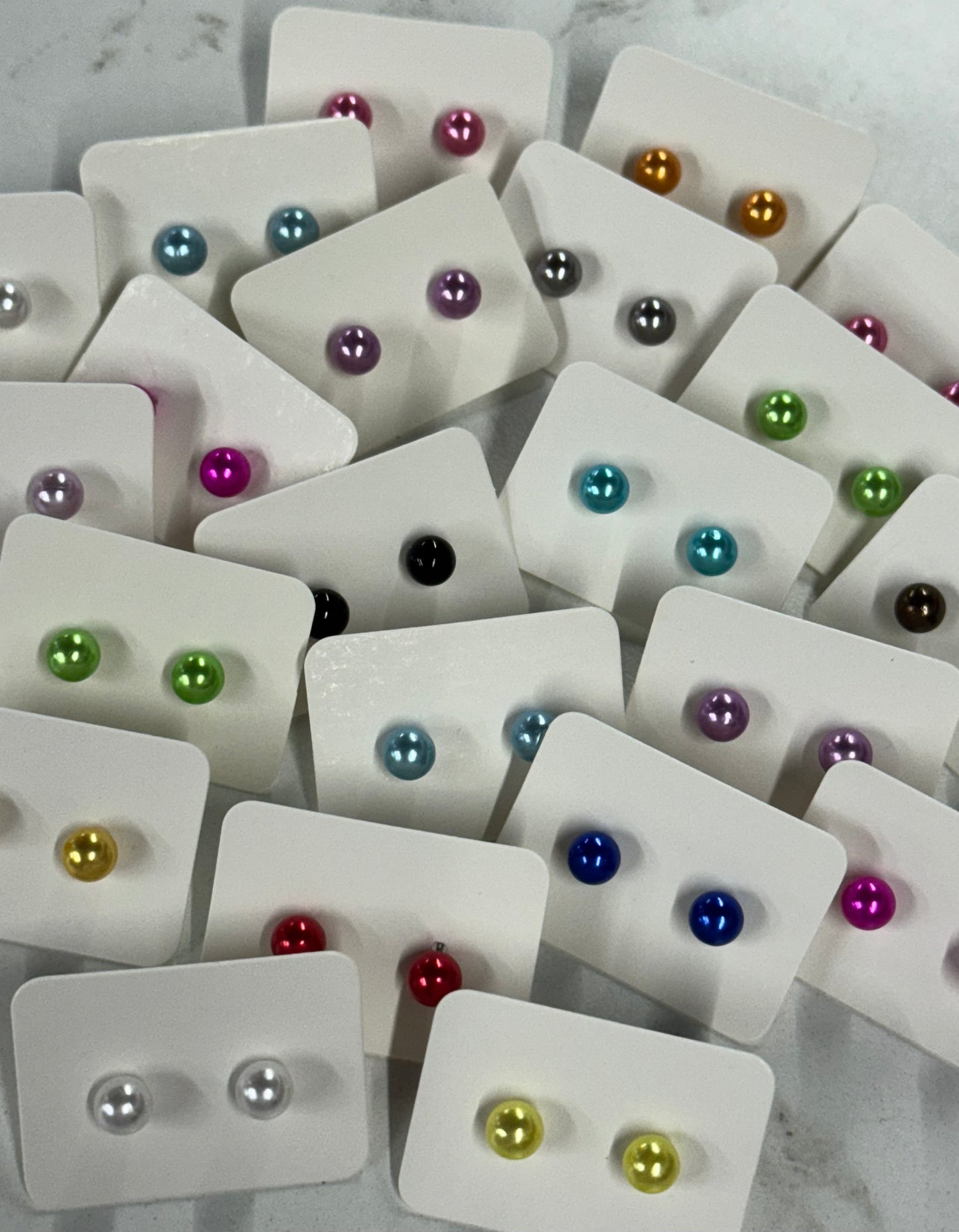 SMALL PEARL EARRINGS (RANDOM)