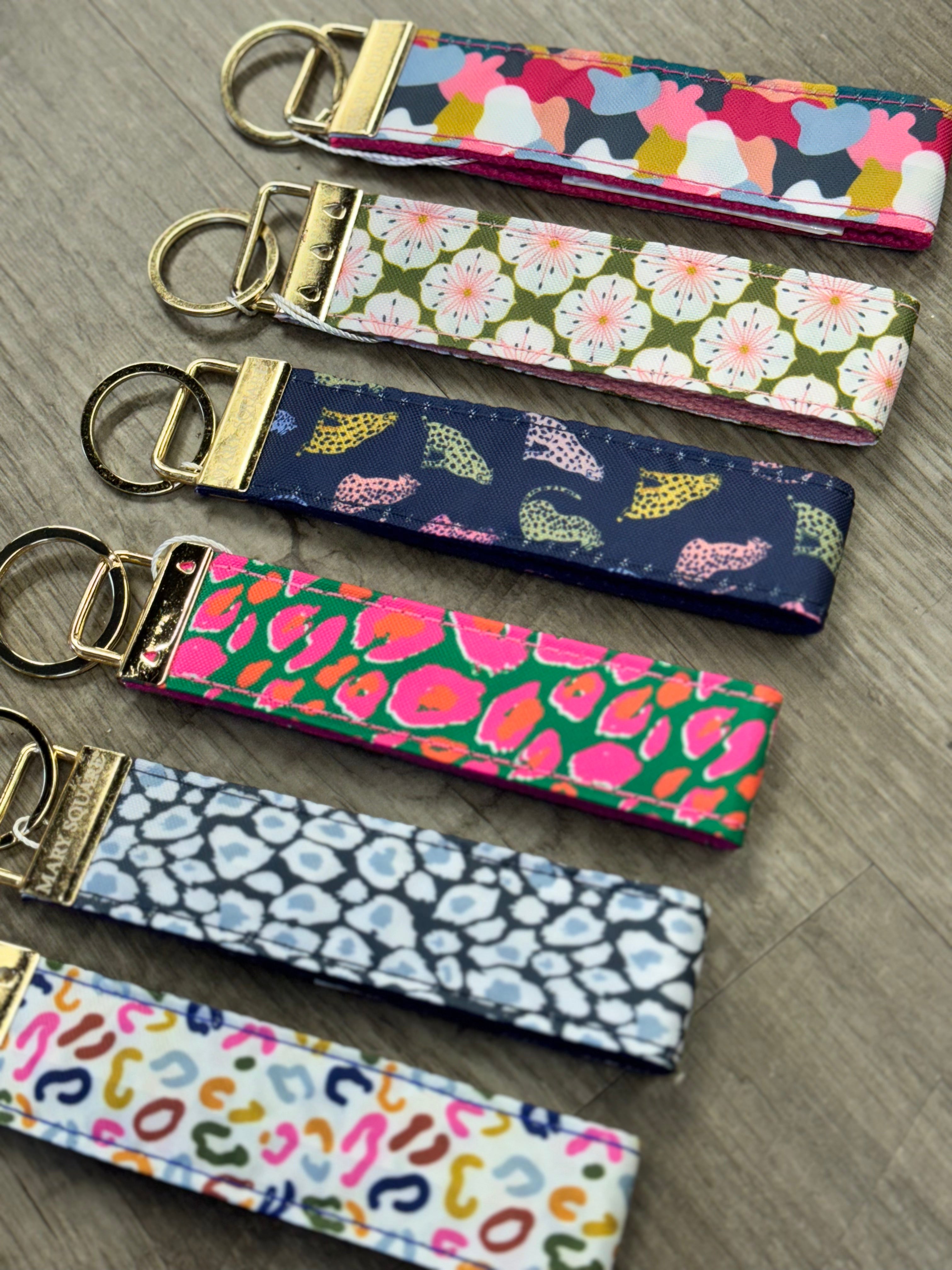 MARY SQUARE KEYCHAIN