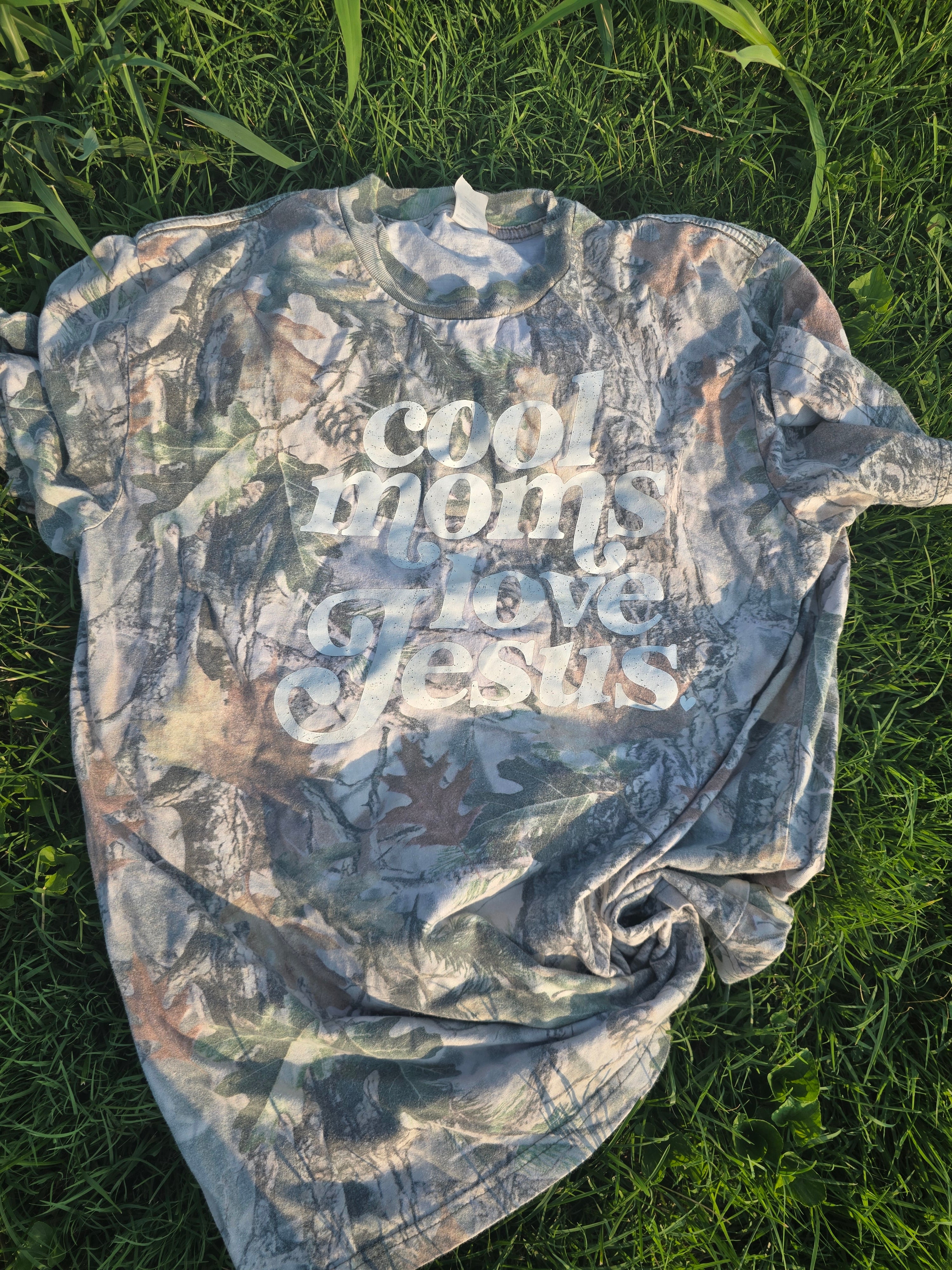 Cool moms love Jesus vintage camo